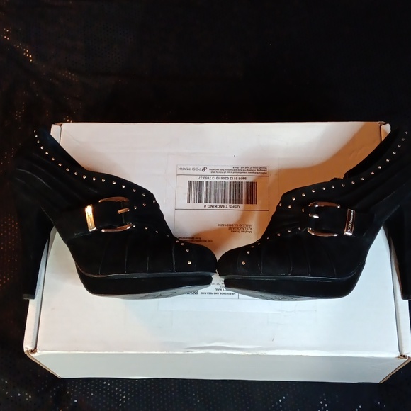 BCBG Generation Silver Studded Black Suede Booties With Buckles (8) GUC - Picture 3 of 13